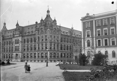 853375 Gezicht op het 2e Administratiegebouw van de Staatsspoorwegen (Hoofdgebouw II van de Nederlandse Spoorwegen; ...